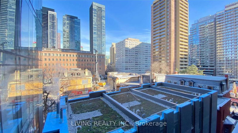 home for lease on 411-50 Charles Street E