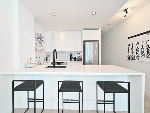 home for lease on 2911-208 Queens Quay  W