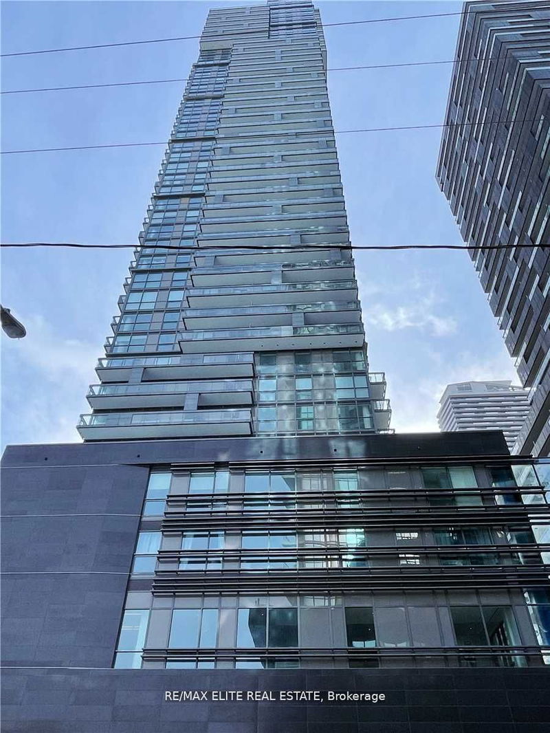 home for lease on 4201-39 Roehampton Avenue