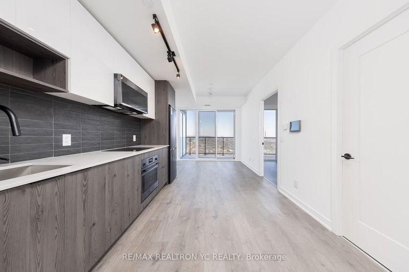 home for lease on 2113-5 Defries Street E