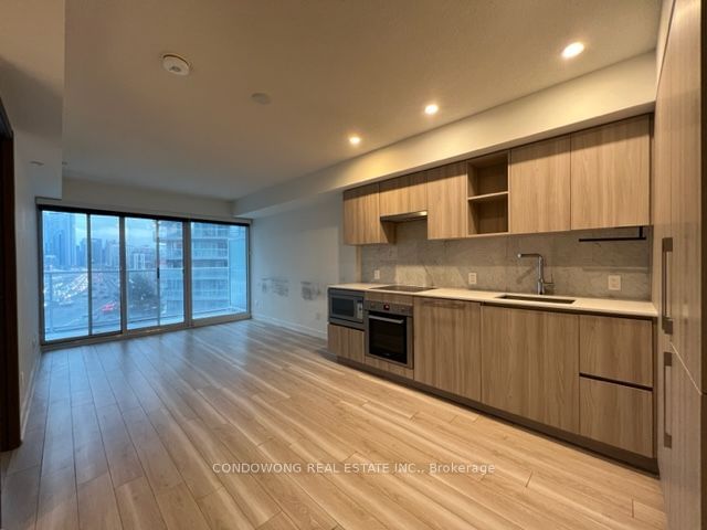 home for lease on 911-17 Bathurst Street