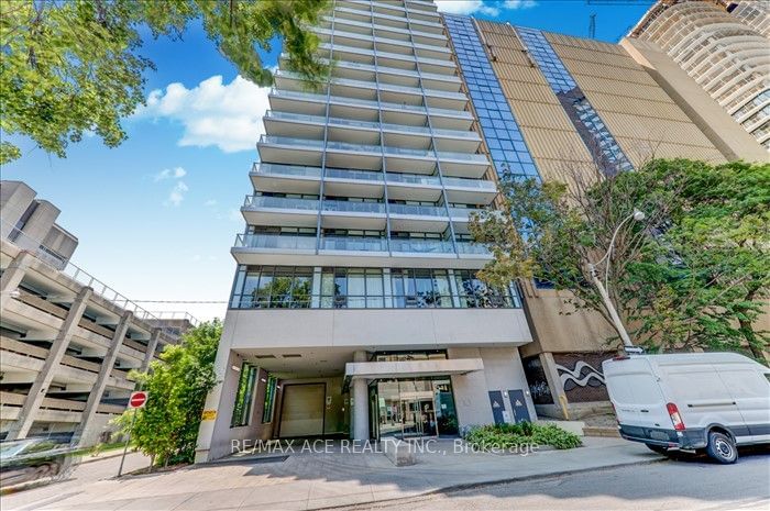home for sale on 1208-210 Simcoe Street