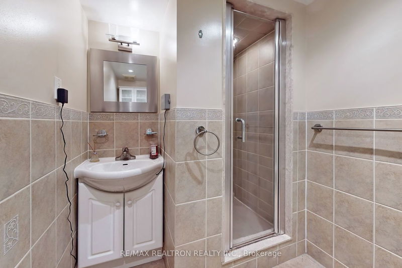 237 Old Yonge St  Toronto, M2P 1R5 | Image 38