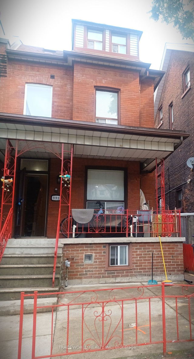 992 Dundas Street