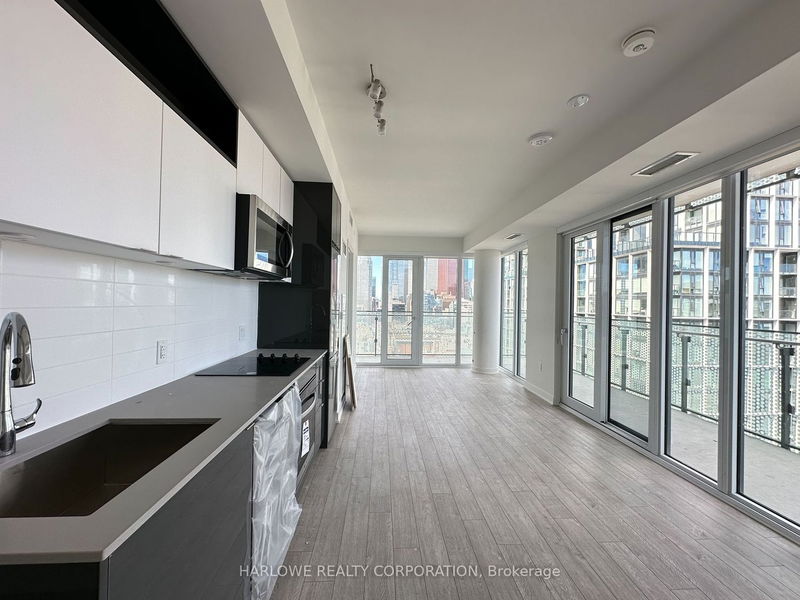 home for lease on 2033 W-135 Lower Sherbourne Street