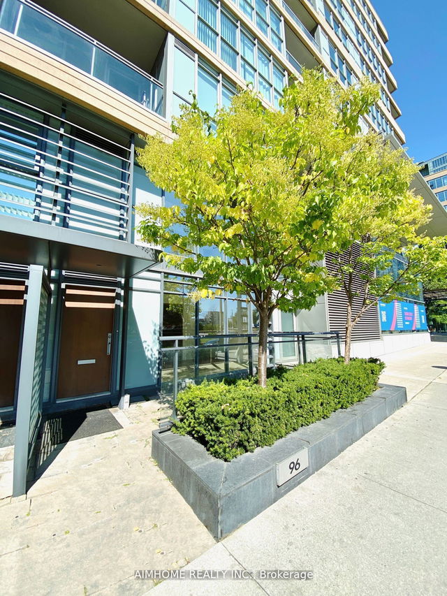 G01 - 96 Fort York Boulevard