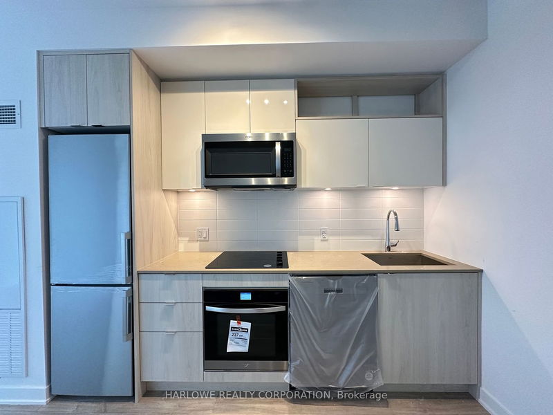 home for lease on 2023 W-135 Lower Sherbourne Street