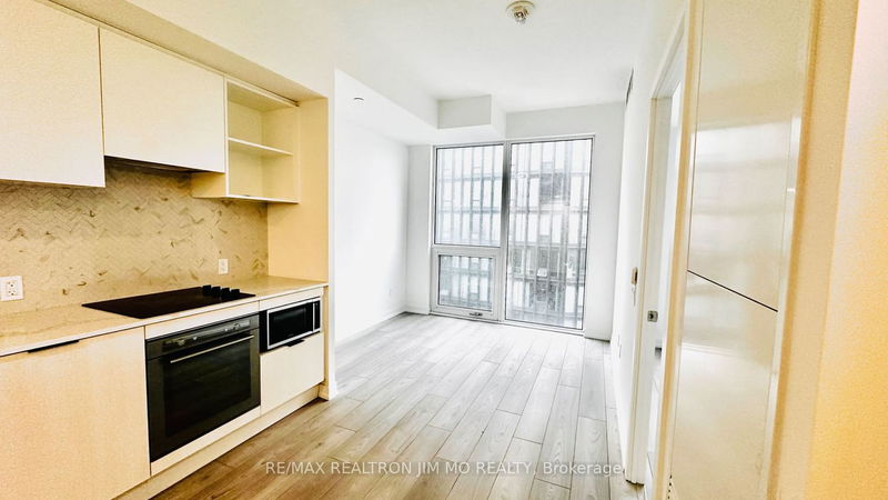 home for lease on 2506-82 Dalhousie Street