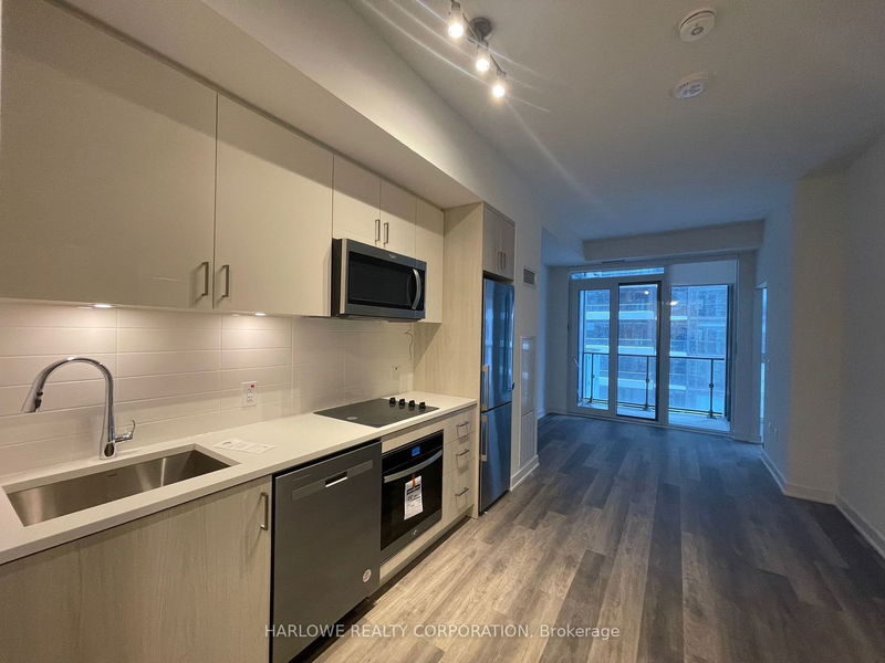 home for lease on 1542 W-135 Lower Sherbourne Street