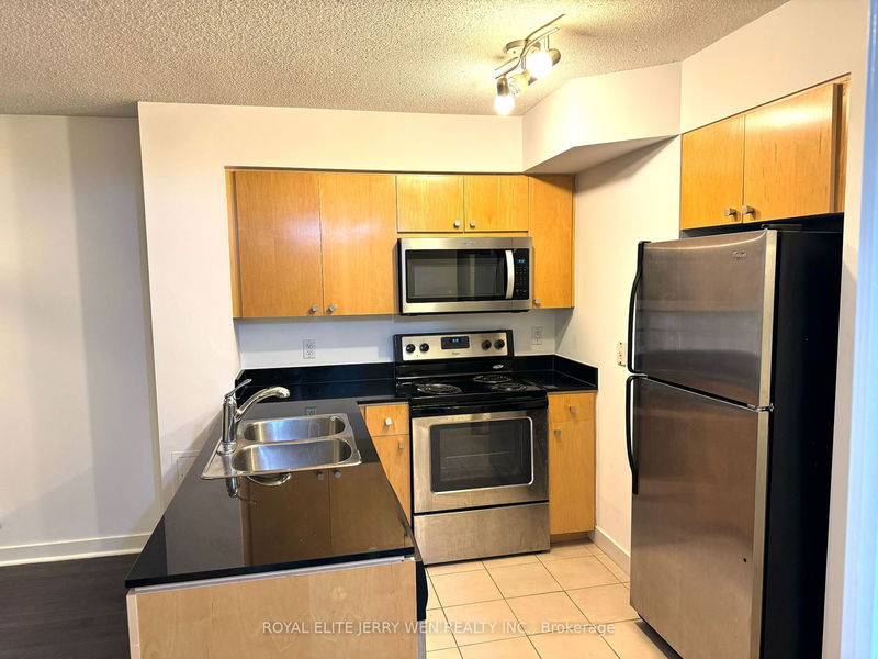 home for lease on 301-373 Front Street W
