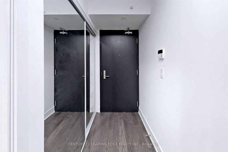 home for lease on 2018-955 Bay Street