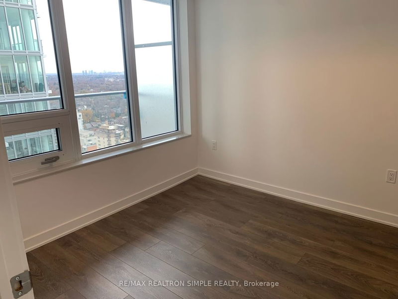 home for lease on 2802-195 Redpath Avenue