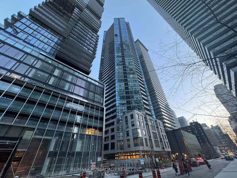 home for lease on 501-45 Charles Street E