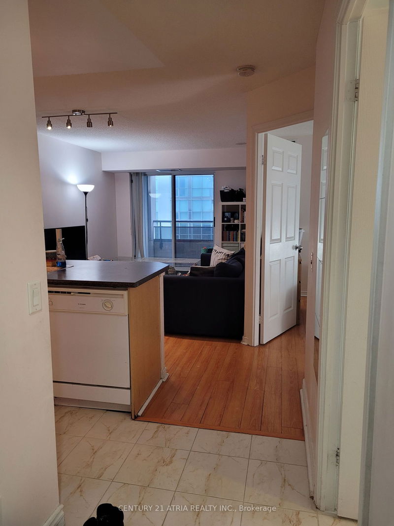 home for lease on 2212-155 Beecroft Road