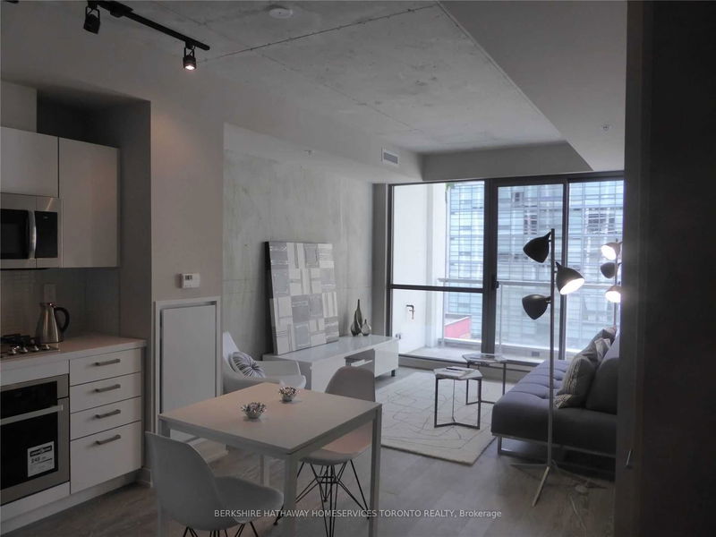 home for lease on 506-39 Brant Street