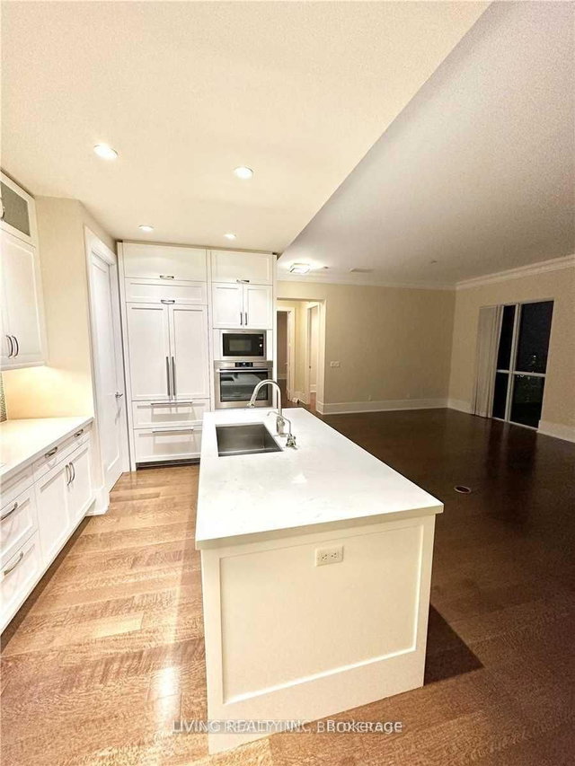 4606 - 300 Front Street W