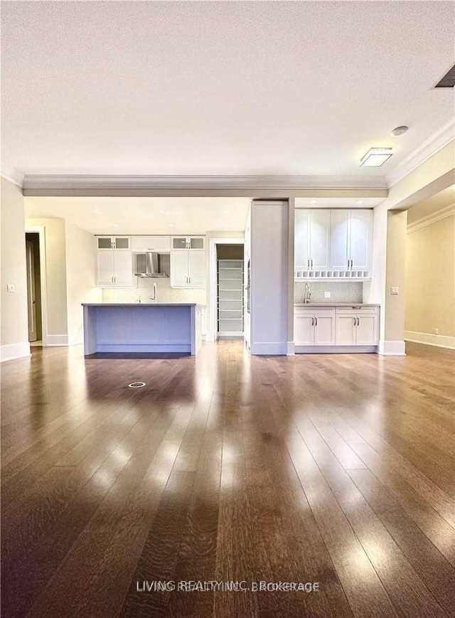 4606 - 300 Front Street W