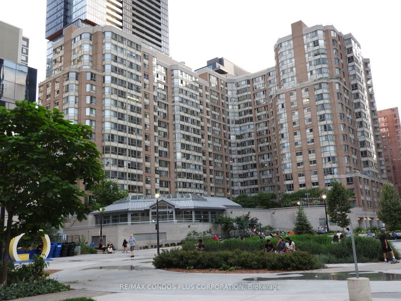 home for lease on 621-711 Bay Street