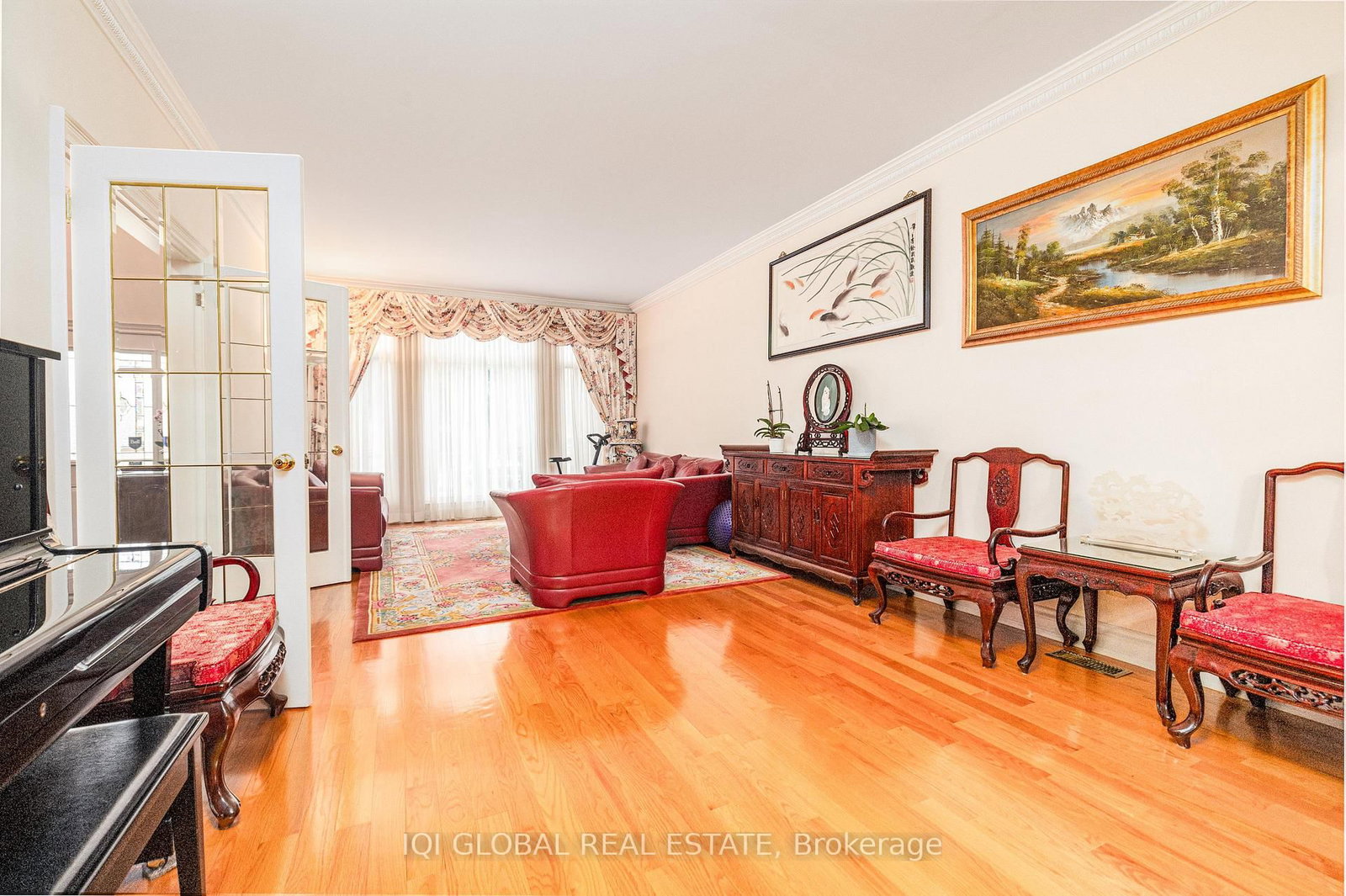 Listing Image 6