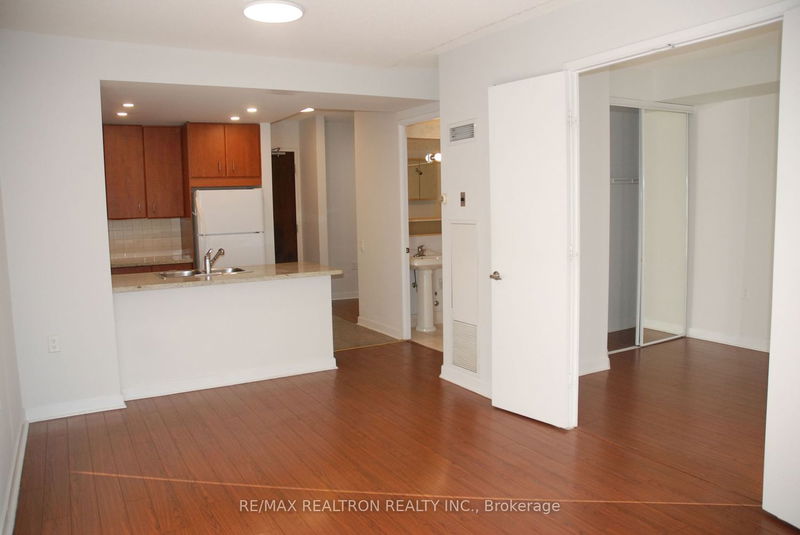home for lease on 913-85 Bloor Street E