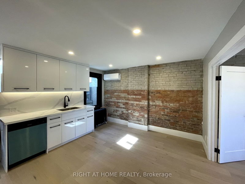 home for lease on 301-993 Bloor Street W