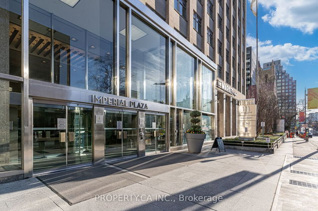 1124 - 111 St. Clair Avenue W