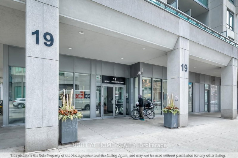 3702 - 19 Grand Trunk Cres, Toronto, M5J 3A3 | Image 2