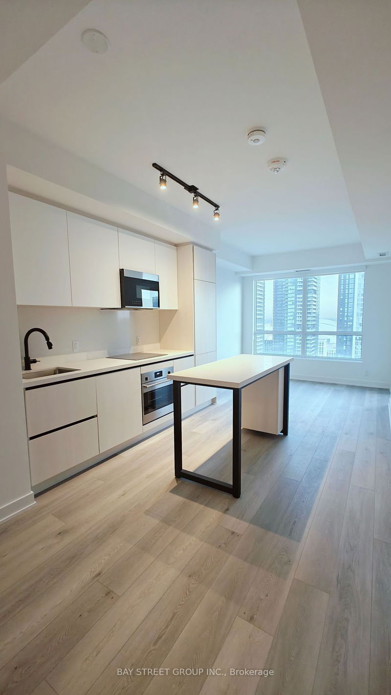 home for lease on 3008-108 Peter Street