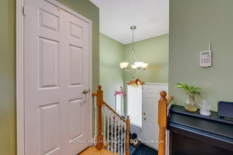 610 Vaughan Rd, Toronto, M6C 2R5 | Image 2