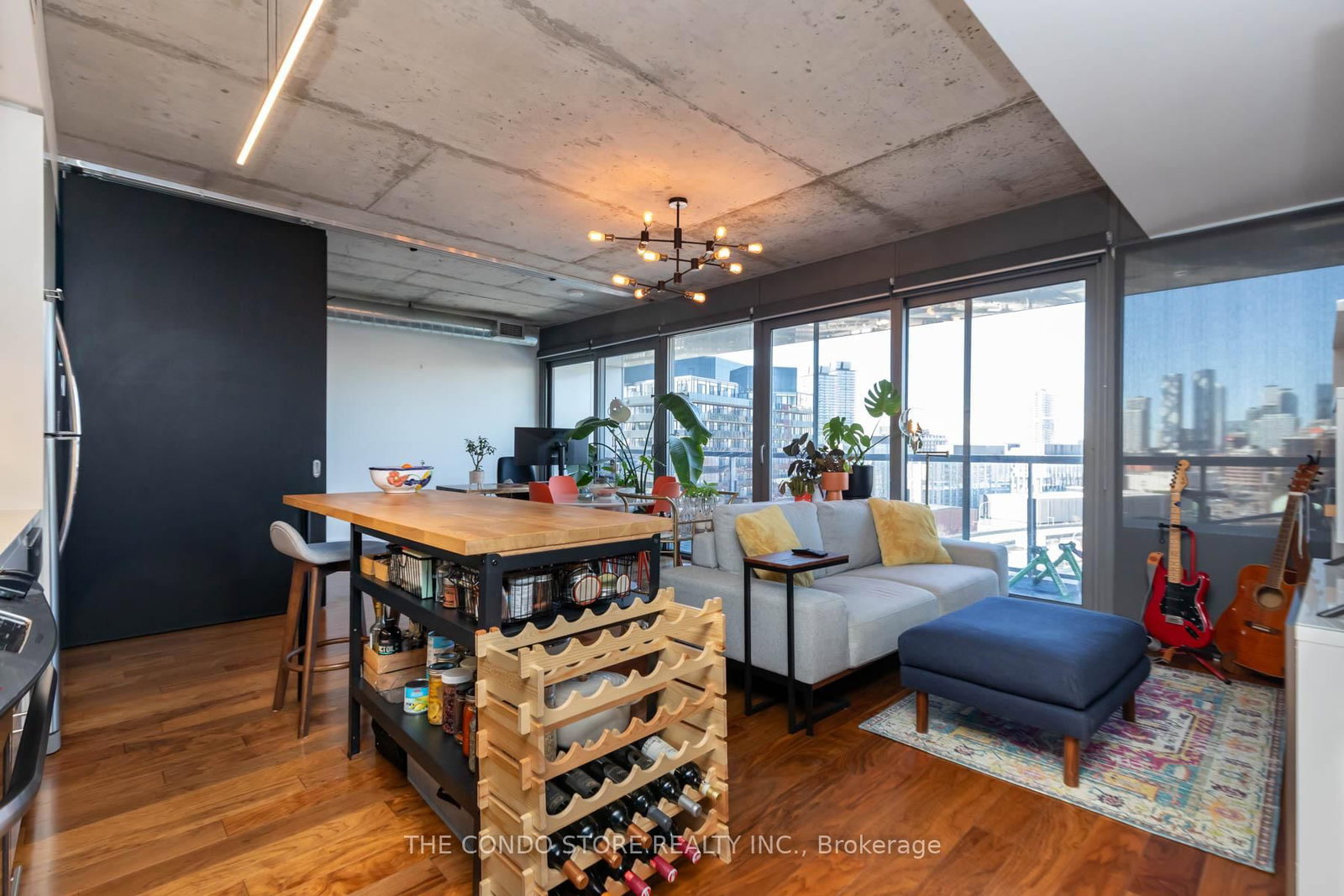 Listing Image 3