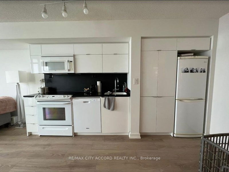 home for lease on 1715-21 Iceboat Terrace