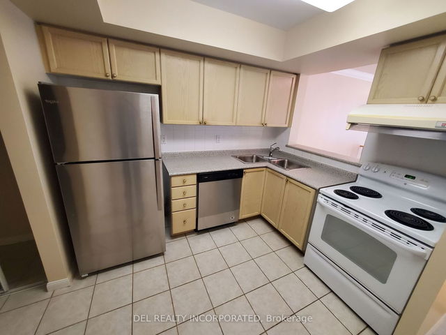 1307 - 28 Sommerset Way