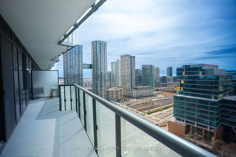 home for lease on 1703-480 Front Street W