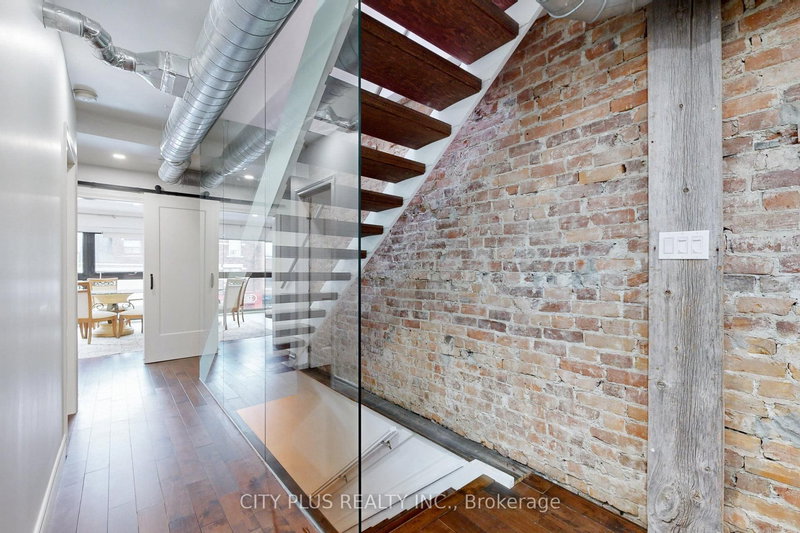 704 Bloor St W, Toronto, M6G 1L4 | Image 2
