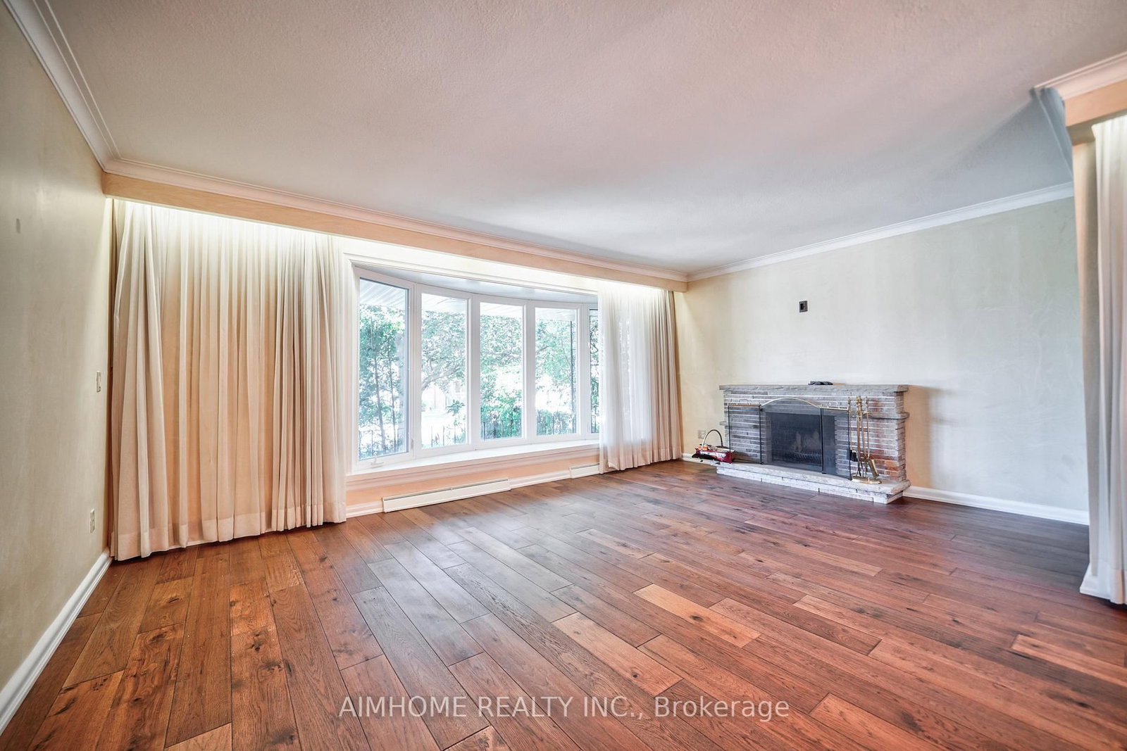 Listing Image 7