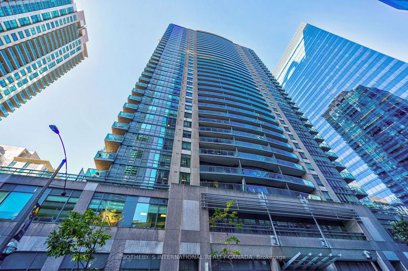 home for lease on 305-30 Grand Trunk Crescent