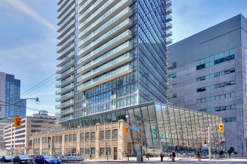 home for lease on 3008-832 Bay Street