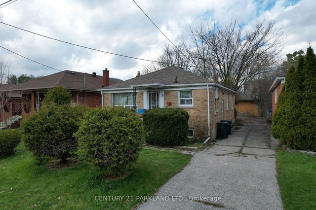 16 Madawaska Avenue
