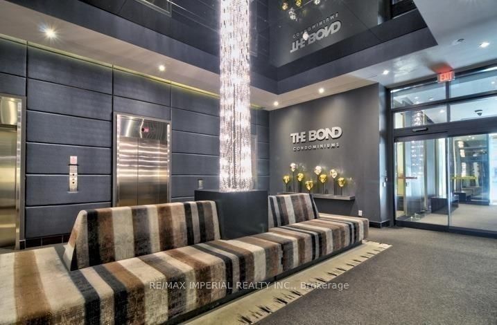 3903 - 290 Adelaide St W, Toronto, M5V 1P6 | Image 3