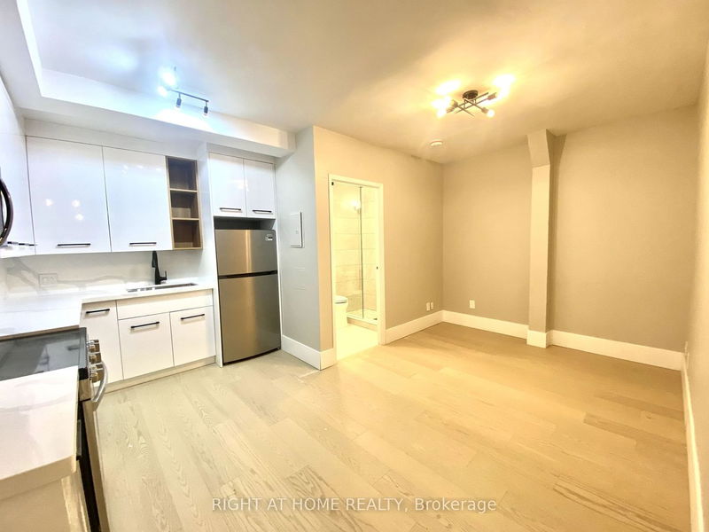 home for lease on 202-993 Bloor Street W