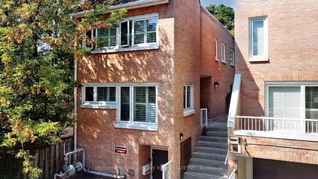 4 - 390 Wellesley Street