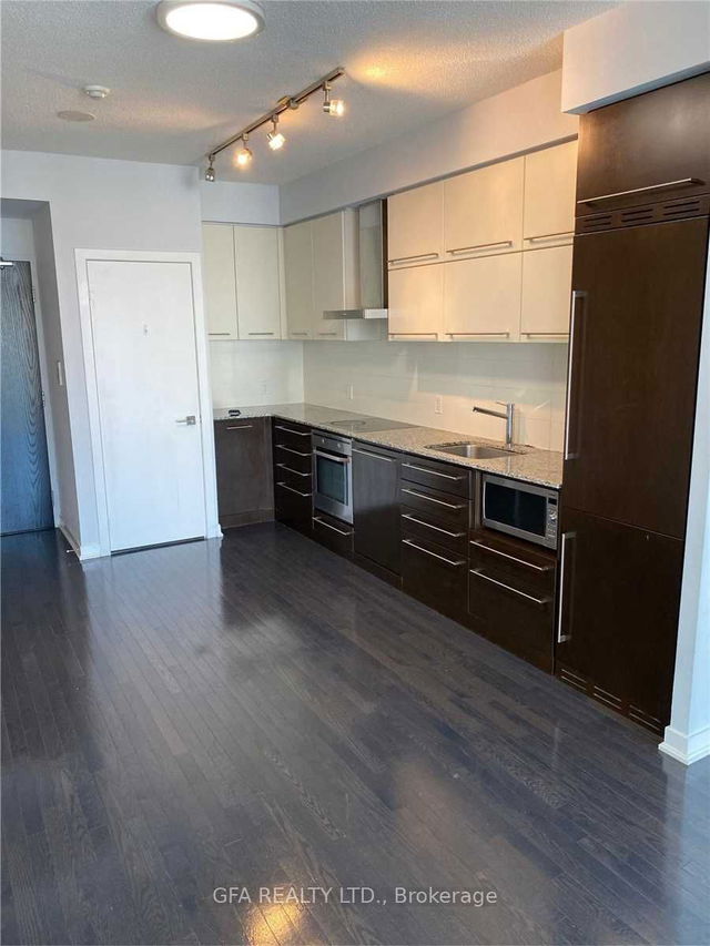 1604 - 770 Bay Street