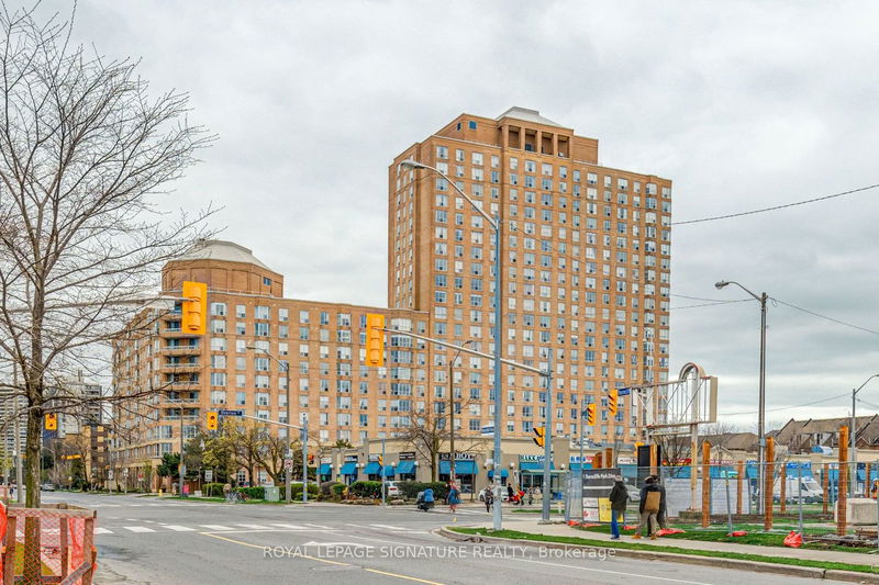 home for lease on 206-21 Overlea Boulevard