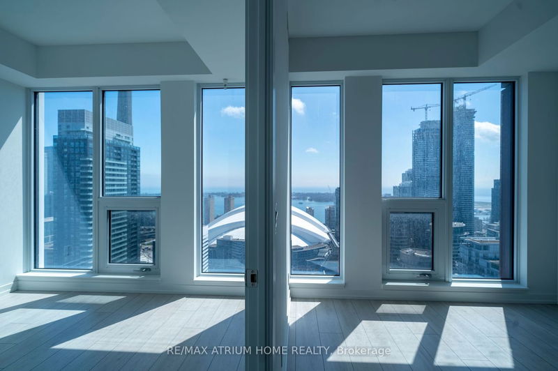 home for lease on 4212-55 Mercer Street