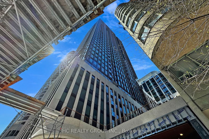 home for lease on 608-238 Simcoe Street W
