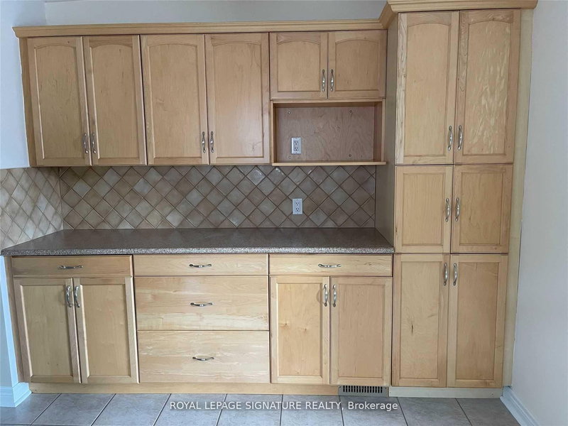 74 Reiner Rd, Toronto, M3H 2L5 | Image 3