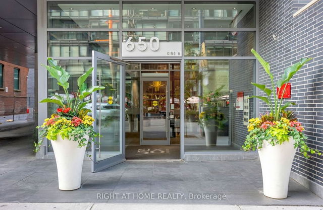 706 - 650 King Street