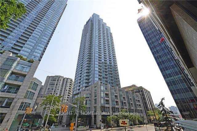 home for lease on 903-2181 Yonge Street