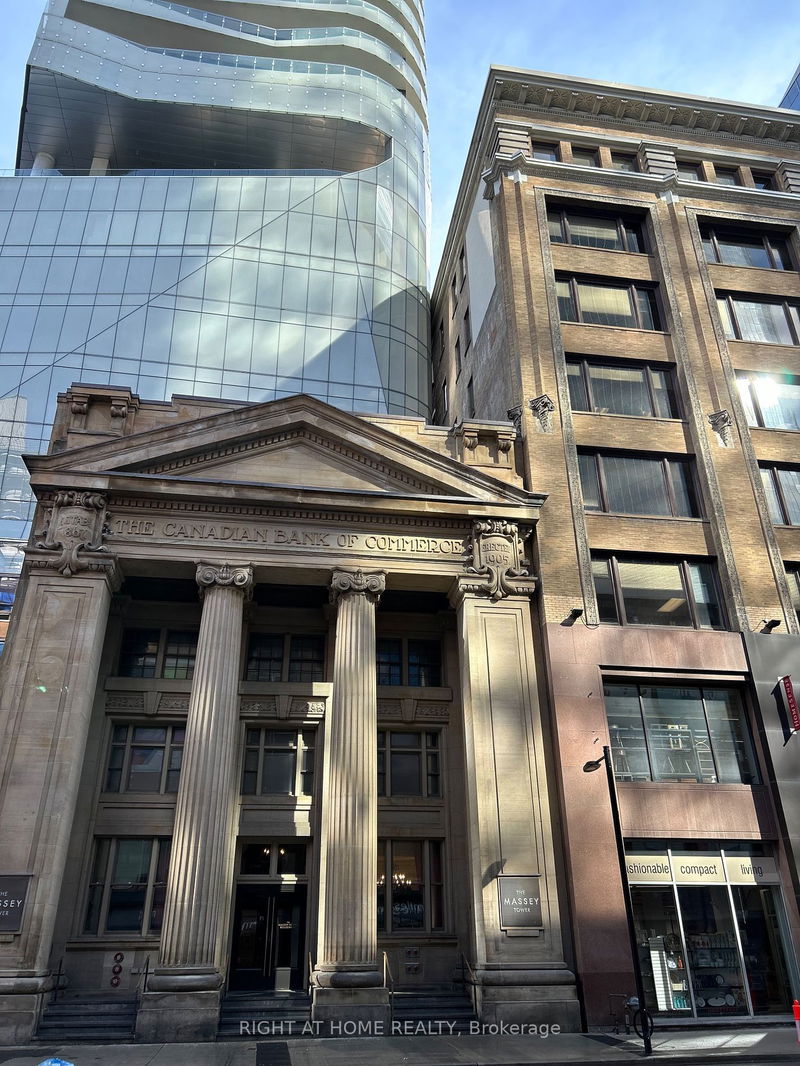 home for lease on 3807-197 Yonge Street