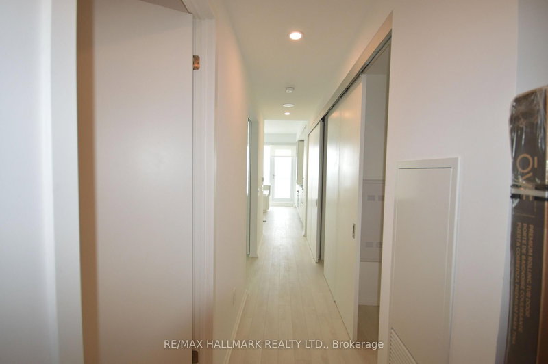 3403 - 197 Yonge St, Toronto, M5B 1M4 | Image 2